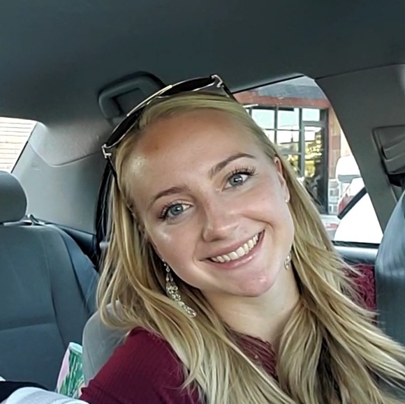 Meet your Posher, April - Picture 1 of 1